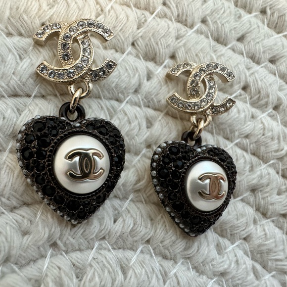Chanel Pearl Crystal CC Heart Drop Earrings - Picture 6 of 10